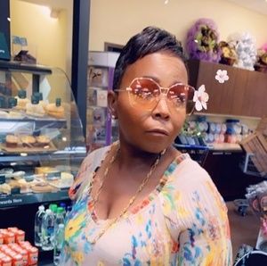 Meet your Posher, Helen